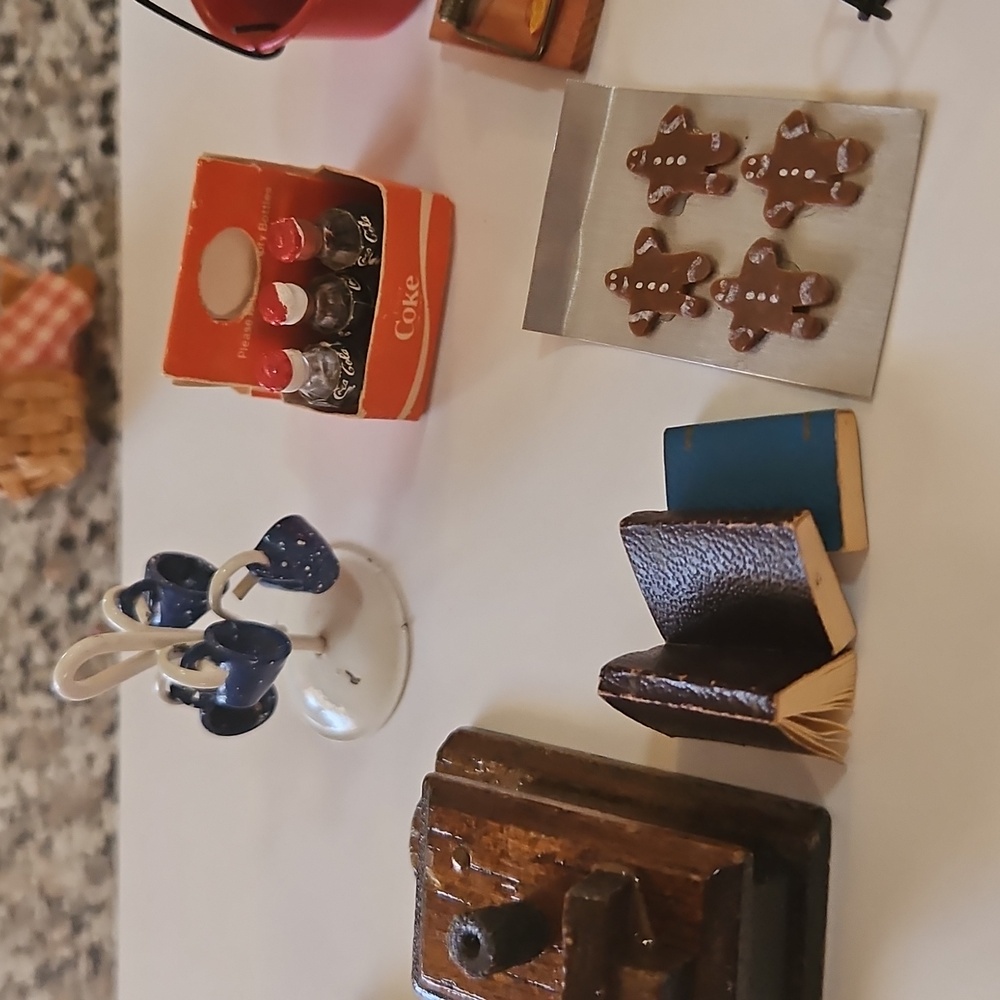 Vintage Miniature Dollhouse/Shadow Box Accessories Set - Picture 4 of 12